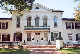 [photo, Queen Anne's County Courthouse, 100 Court House Square, Centreville, Maryland]